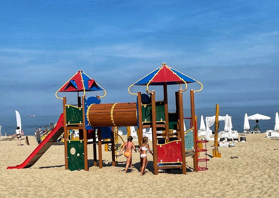 Największy plac zabaw na plaży w Sopocie