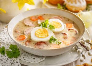 CATERING WIELKANOCNY - ŻUREK NA DOMOWYM ZAKWASIE Z JAJKIEM I KIEŁBASĄ